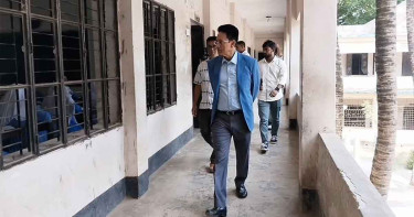 হঠাৎ এসএসসি পরীক্ষা কেন্দ্রে শিক্ষামন্ত্রী, অতঃপর..