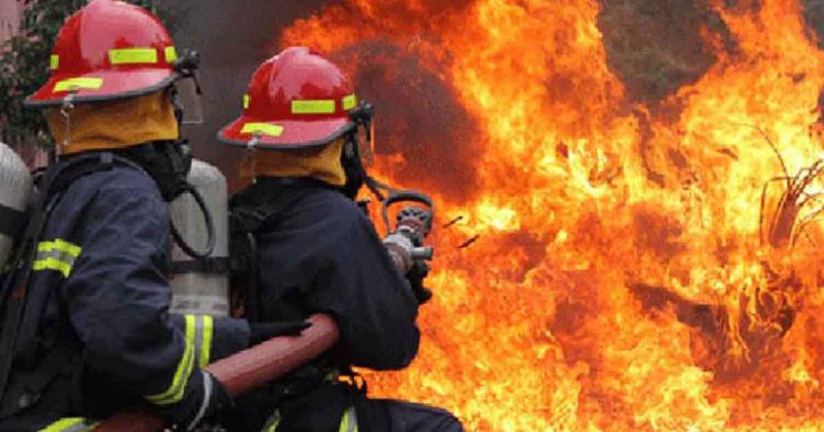 কামরাঙ্গীরচরে কাপড়ের গোডাউনে আগুন