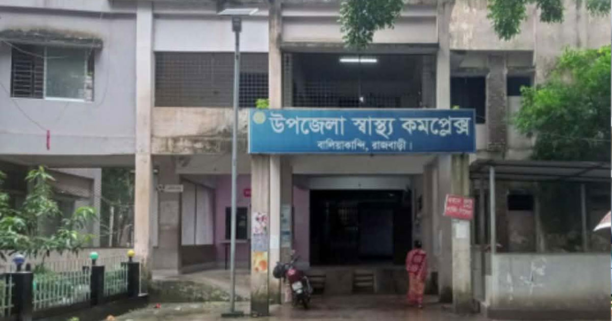 বাকপ্রতিবন্ধী অন্তঃসত্ত্বা নারীকে ফুটপাত থেকে হাসপাতালে নিলেন ইউএনও