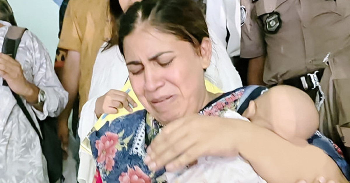 দেড় মাসের শিশুসহ কারামুক্ত হলেন যুব মহিলা লীগ নেত্রী