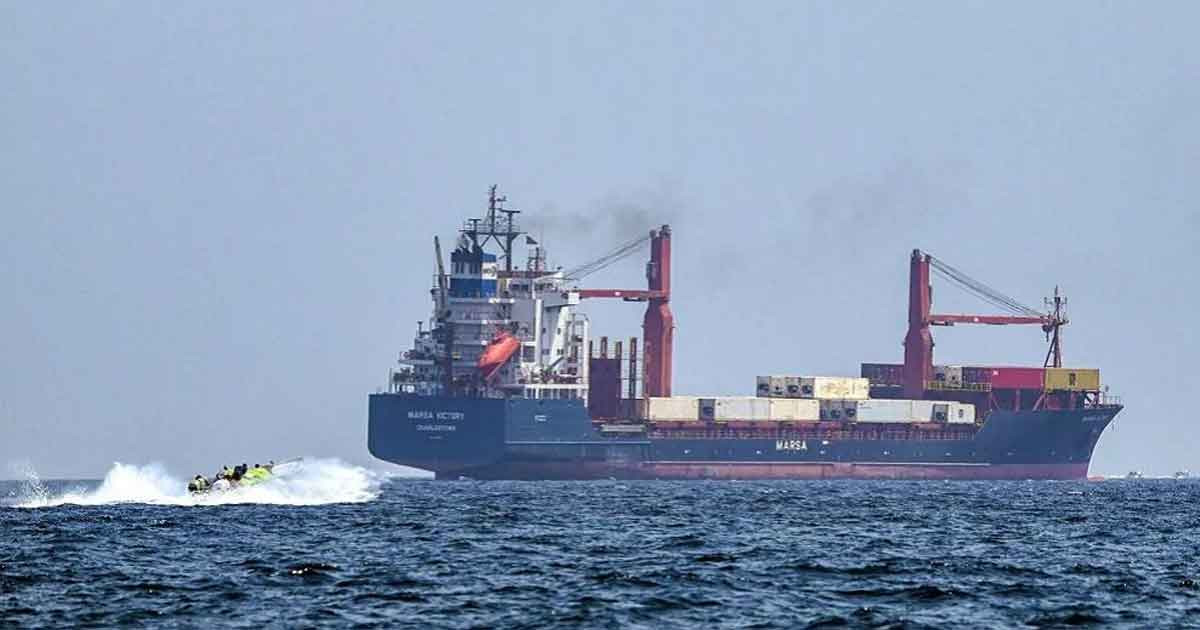 হরমুজে দুই জাহাজ জব্দ করল ইরান