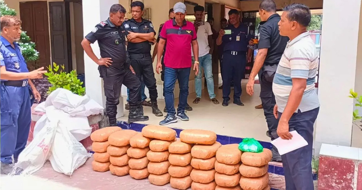 খাবার হোটেলের আড়ালে অনৈতিক কর্মকাণ্ড