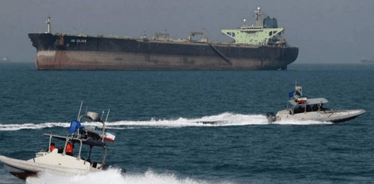 হরমুজ প্রণালি থেকে ২ জাহাজ জব্দ করেছে ইরান