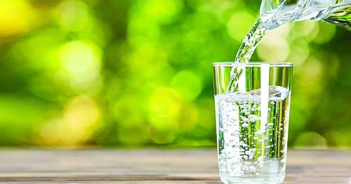 সকালে খালি পেটে লবণ পানি পানের উপকারিতা জানালেন বিশেষজ্ঞ