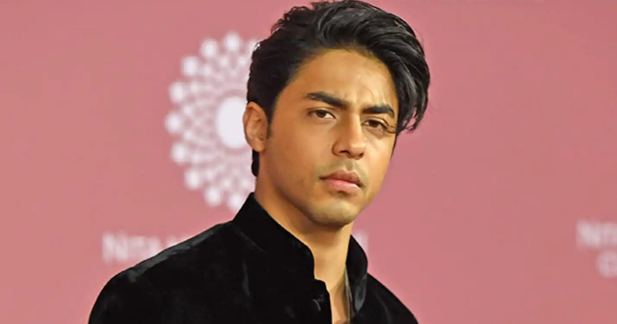 বন্ধুর বিয়েতে জুতা পাহারায় আরিয়ান, নেটদুনিয়ায় ঝড়