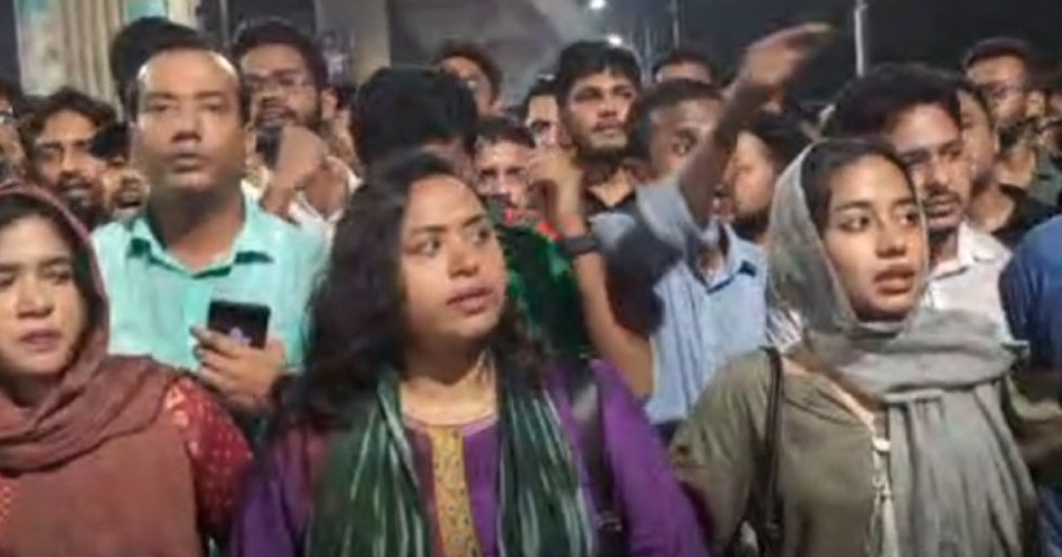 ঢাবি ক্যাম্পাসে ছাত্রশিবিরকে সরিয়ে ছাত্রদলের মিছিল