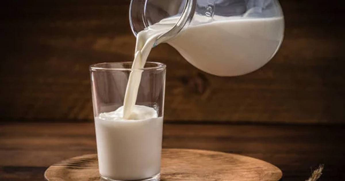 দুধে ভেজাল আছে কি না পরীক্ষা করবেন যেভাবে