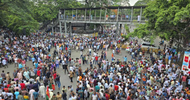 রাজনৈতিক অনিশ্চয়তায় চাপের মুখে অর্থনীতি