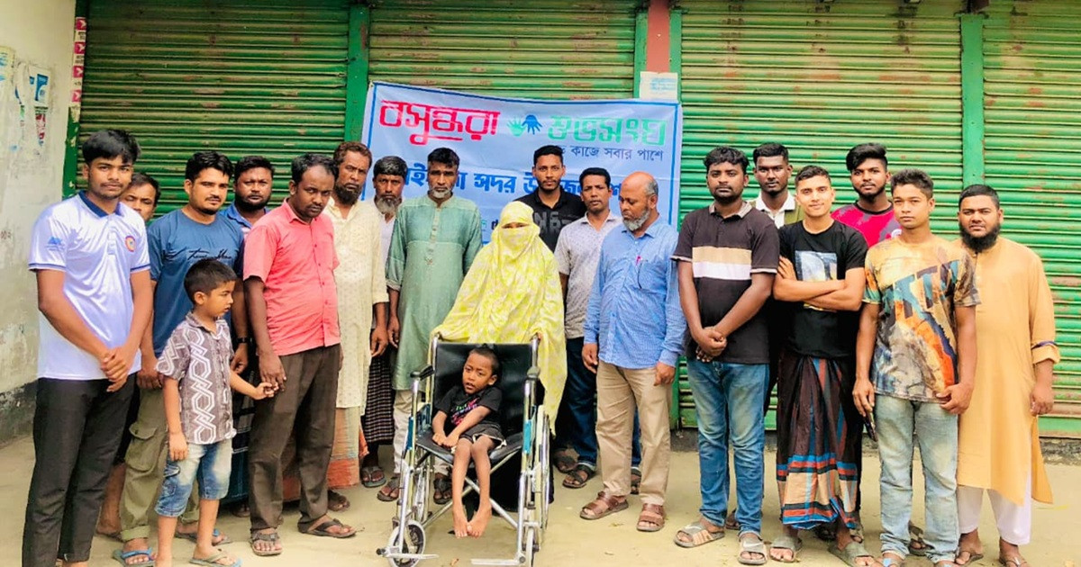 গাইবান্ধায় প্রতিবন্ধী শিশুর পাশে বসুন্ধরা শুভসংঘ