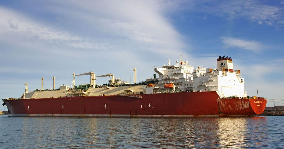 ৩৪ হাজার টন জ্বালানি নিয়ে চট্টগ্রাম বন্দরে জাহাজ