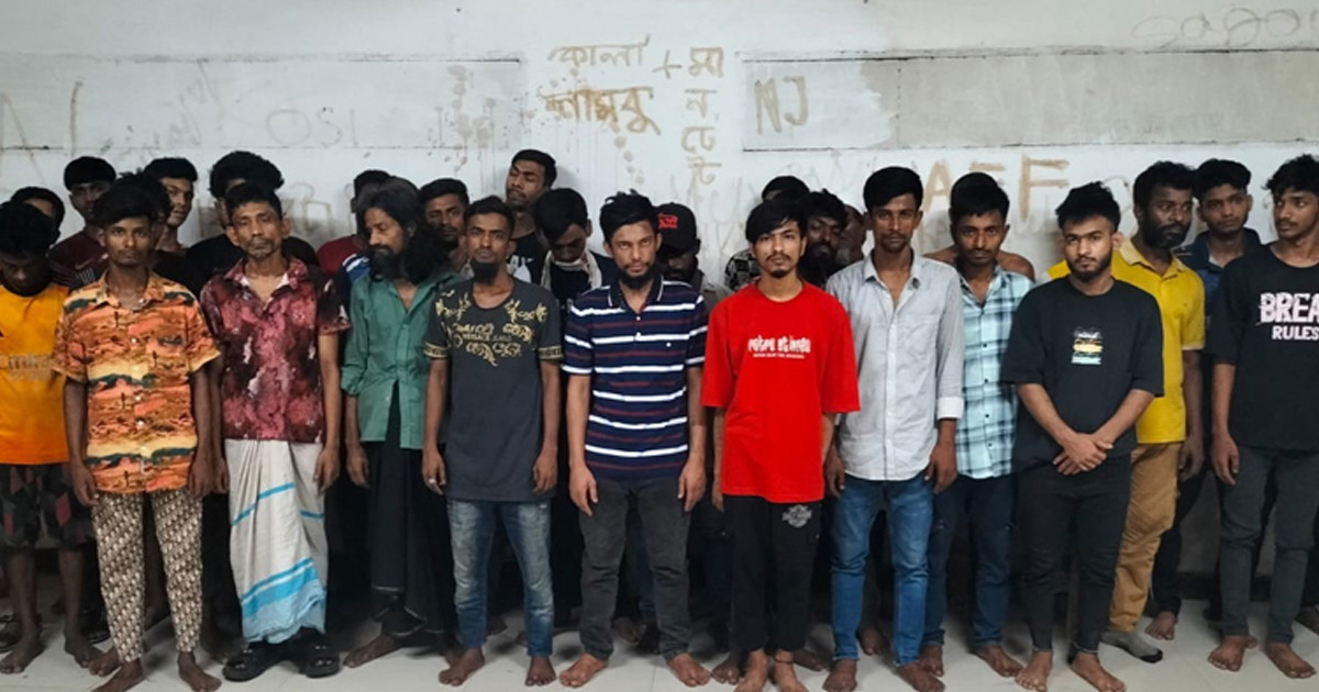 মোহাম্মদপুরে পুলিশের বিশেষ অভিযানে গ্রেপ্তার ৩৮