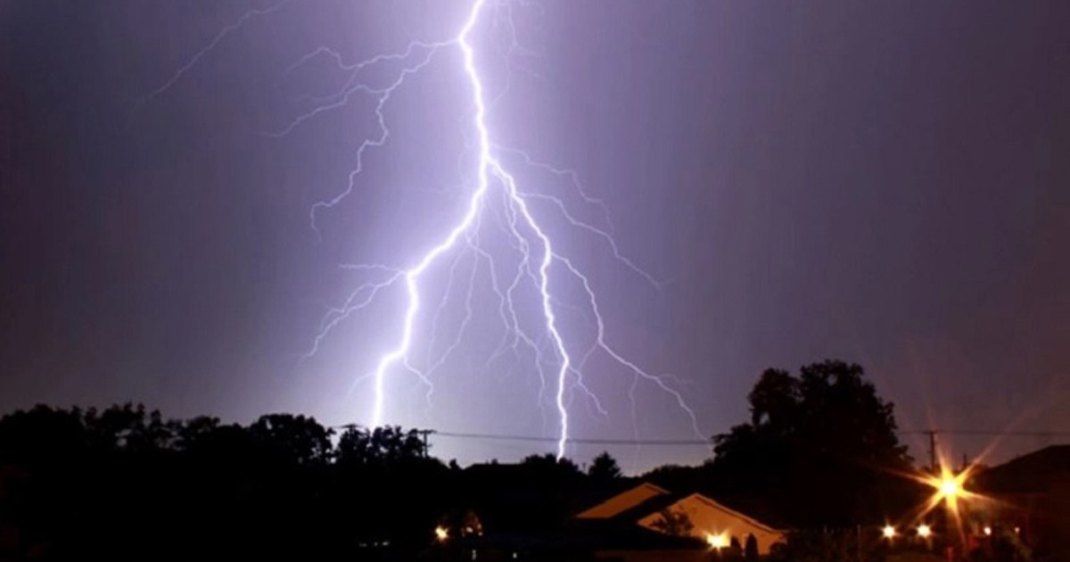৮ জেলায় বজ্রপাতে ১৫ জনের মৃত্যু