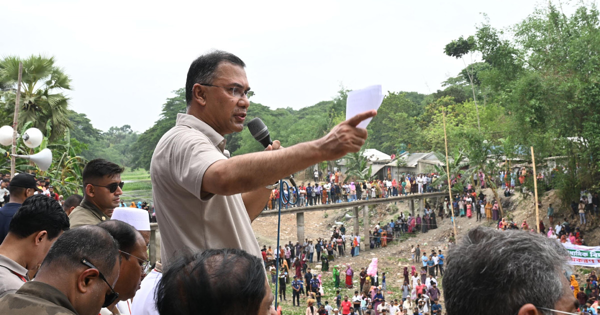 গণভোট ও জুলাই সনদ নিয়ে বিভ্রান্তকারীদের প্রশ্রয় না দেওয়ার আহ্বান প্রধানমন্ত্রীর