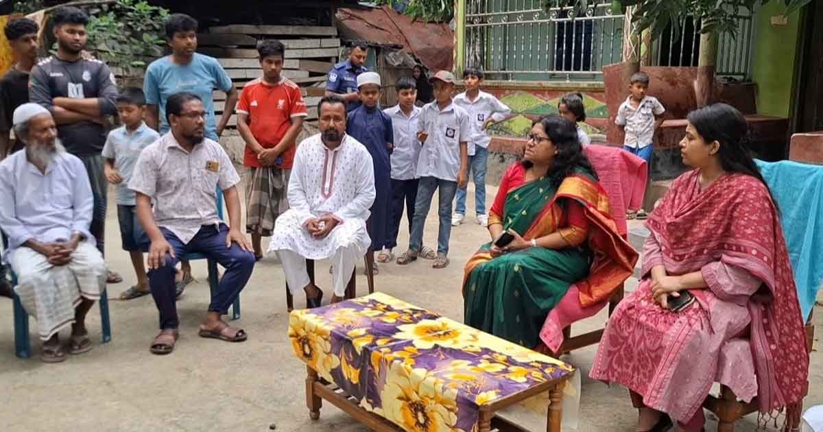 যুক্তরাষ্ট্রে নিহত বৃষ্টির বাড়িতে ডিসি-ইউএনওর সমবেদনা, পাশে থাকার আশ্বাস