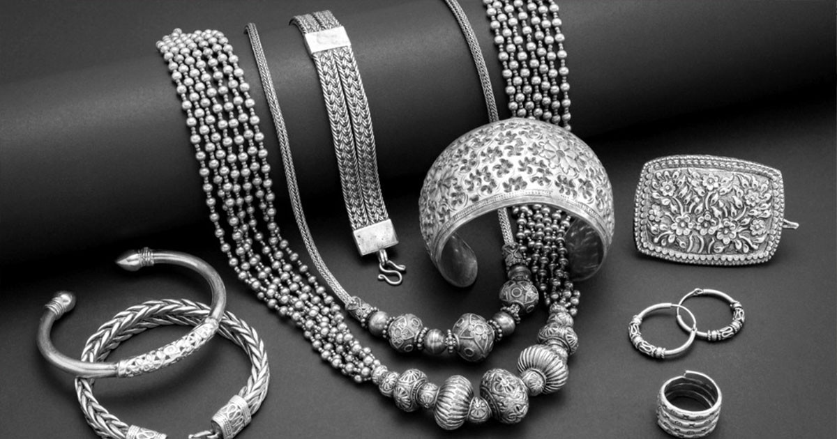 স্বর্ণের পথে হাঁটল রুপাও