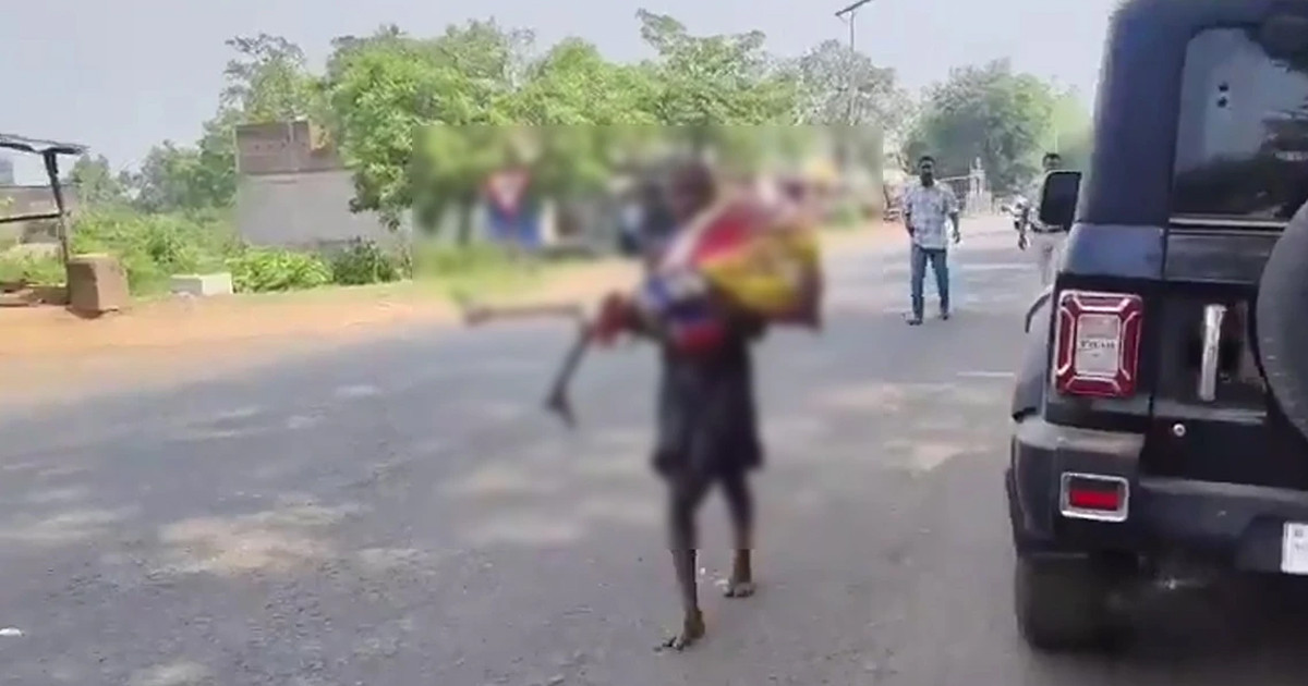 কবর খুঁড়ে বোনের কঙ্কাল কাঁধে ব্যাংকে ভাই, এরপর যা ঘটল