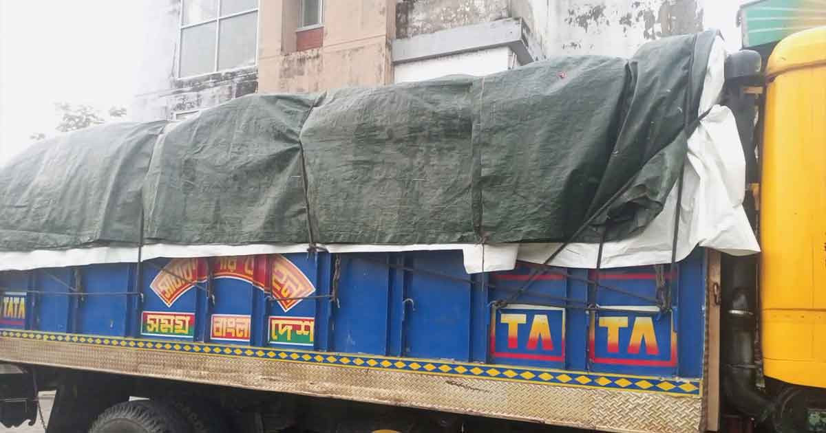 বিপুল পরিমাণ সরকারি চাল পাচারের অভিযোগে ট্রাকসহ চাল জব্দ