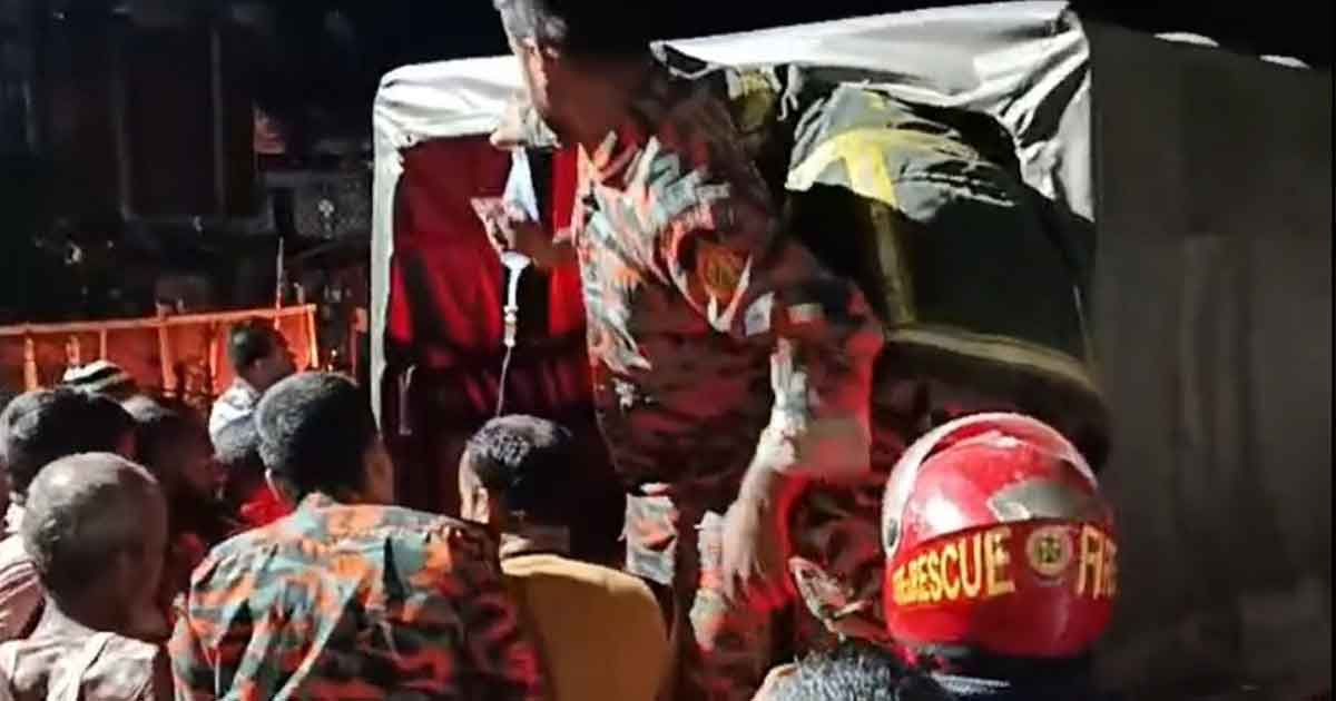 কুড়িগ্রামে ট্রাক-মাইক্রোবাস সংঘর্ষে ঝরল তিন প্রাণ, আহত ১৩