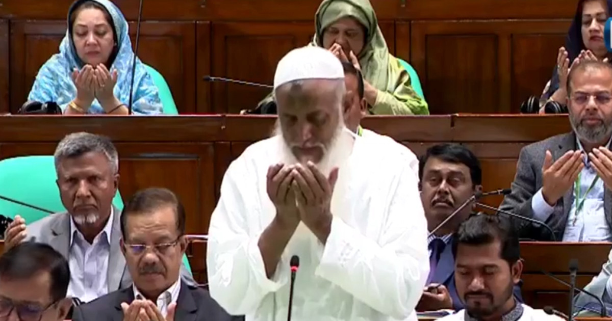 সংসদে ১৯৯১ সালের প্রলয়ঙ্করী ঘূর্ণিঝড়ে মৃতদের মাগফিরাত কামনায় দোয়া