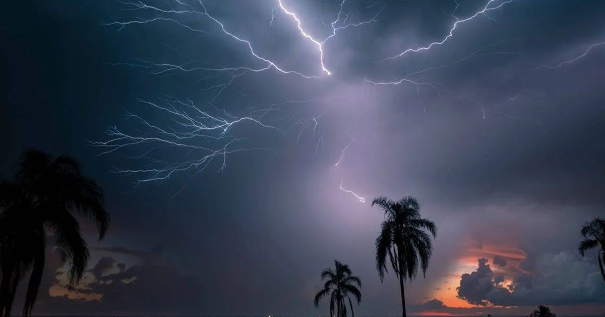 একদিনেই বজ্রাঘাতে গেল ১২ প্রাণ