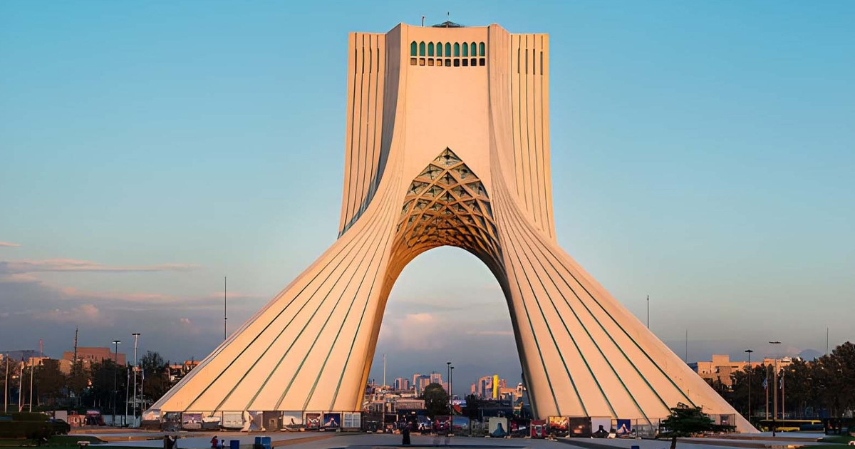 ইরানের স্বাধীনতা-সার্বভৌমত্বের প্রতীক বুর্জ আজাদি