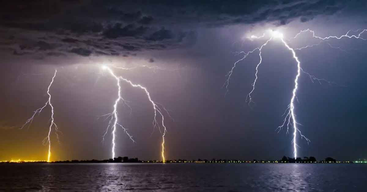 বজ্রপাতে থামছেই না মৃত্যুর মিছিল