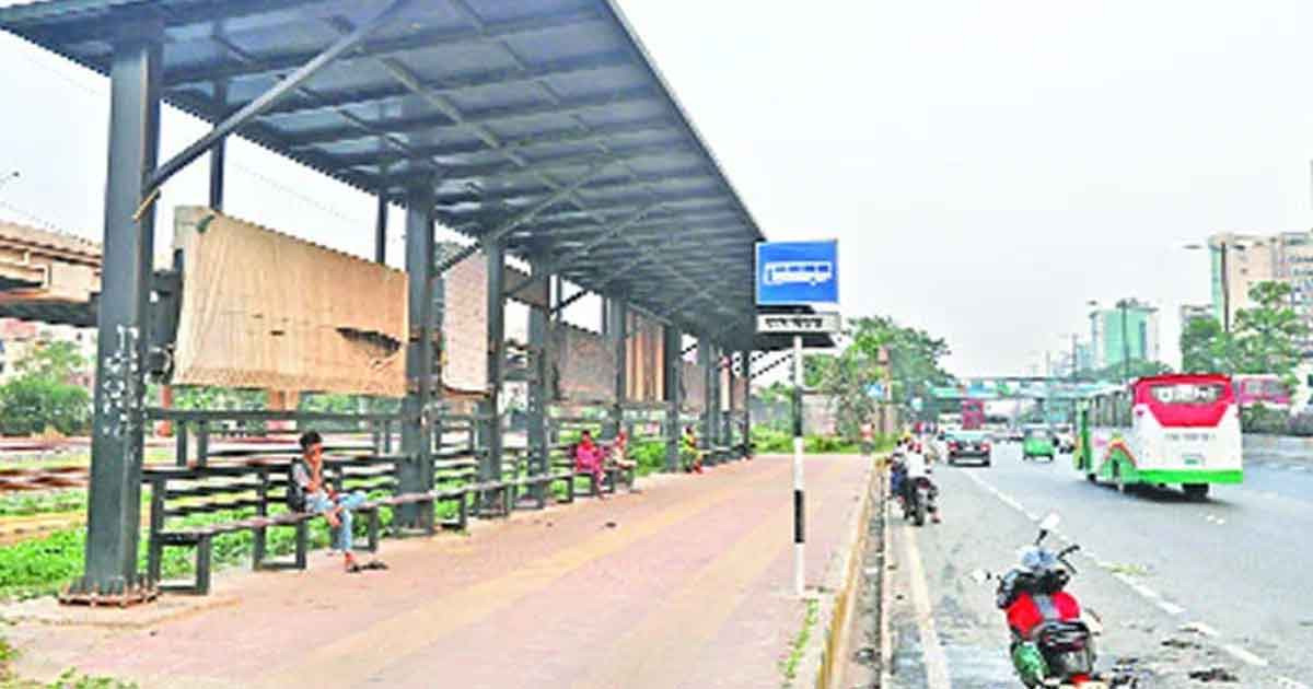 অবহেলায় নষ্ট হচ্ছে আধুনিক যাত্রীছাউনি