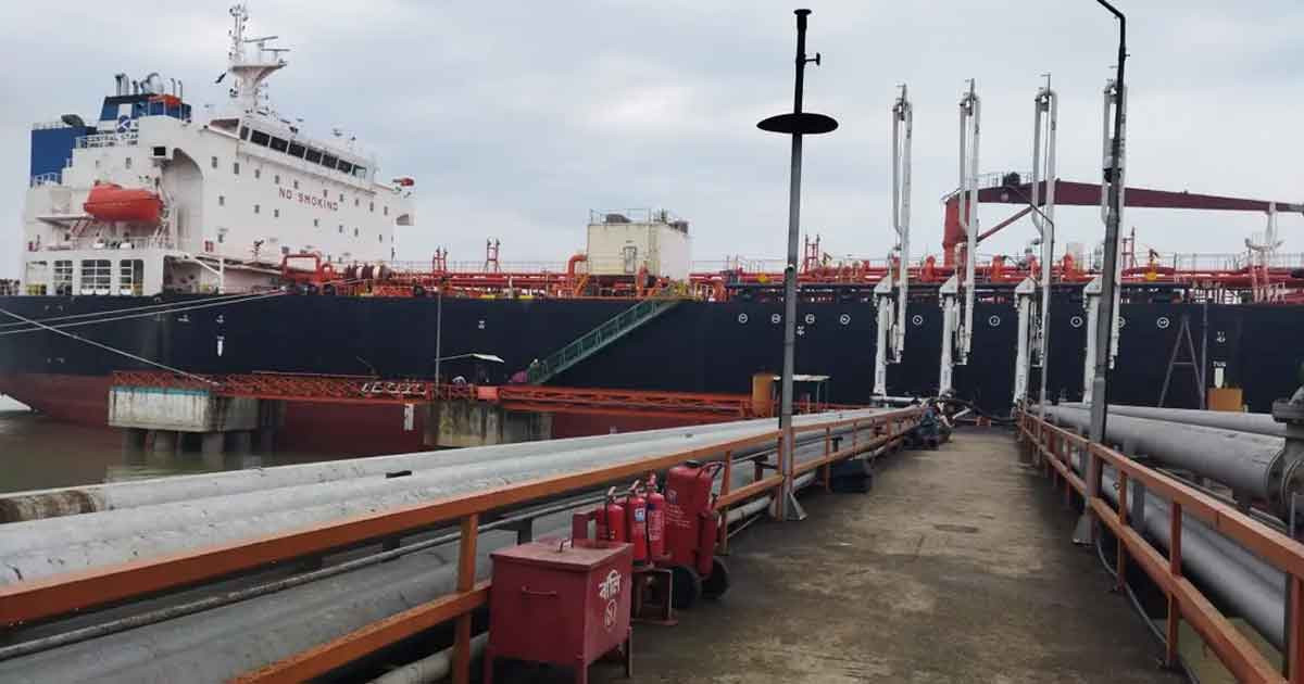 অকটেনের বড় চালান নিয়ে চট্টগ্রাম বন্দরে নোঙর করলো জাহাজ