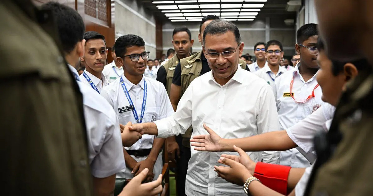 সংসদ ভবন পরিদর্শনে আসা শিক্ষার্থীদের সঙ্গে প্রধানমন্ত্রীর সৌজন্য সাক্ষাৎ