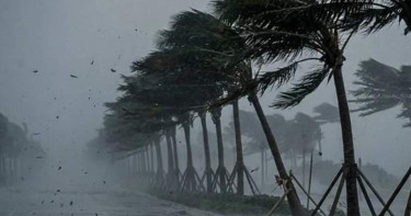 দুপুরের মধ্যে ৯ অঞ্চলে ঝড়-বৃষ্টির আভাস, নদীবন্দরে সতর্কবার্তা