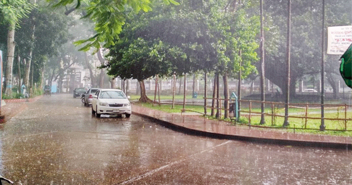 ছুটির সকালে নগরীতে স্বস্তির বৃষ্টি