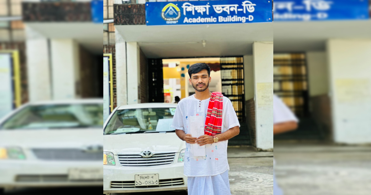 শিক্ষার্থীর প্রতিবাদ: এসেছেন ভাইভা দিতে লুঙ্গি পরে গামছা কাঁধে