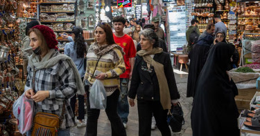 যুদ্ধের মাঝেও কীভাবে ঘুরে দাঁড়াচ্ছে ইরানের অর্থনীতি?