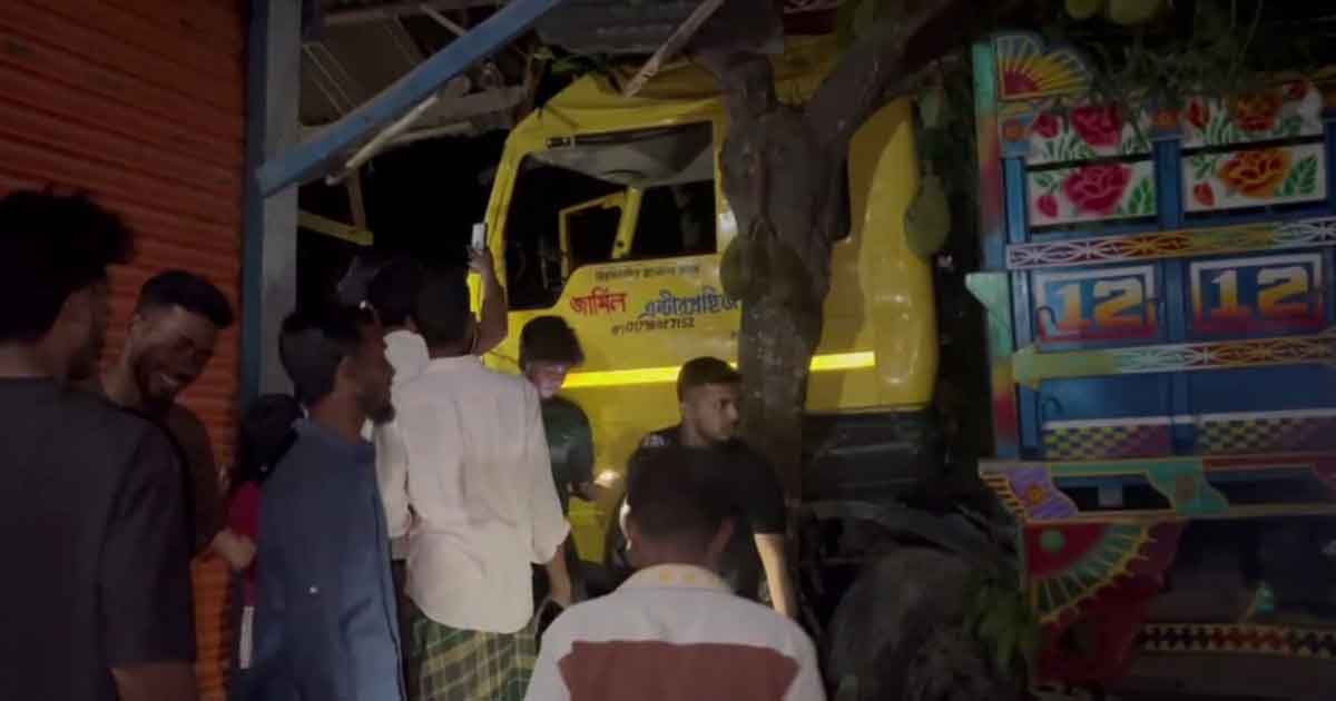 বেপরোয়া গতিতে চালাচ্ছিলেন ট্রাক, গণপিটুনিতে চালক নিহত