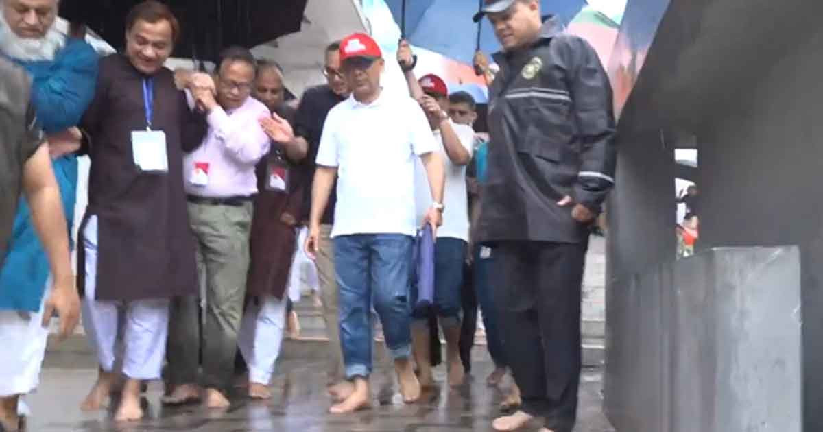 সিলেটে শাহজালালের মাজার জিয়ারত করলেন প্রধানমন্ত্রী