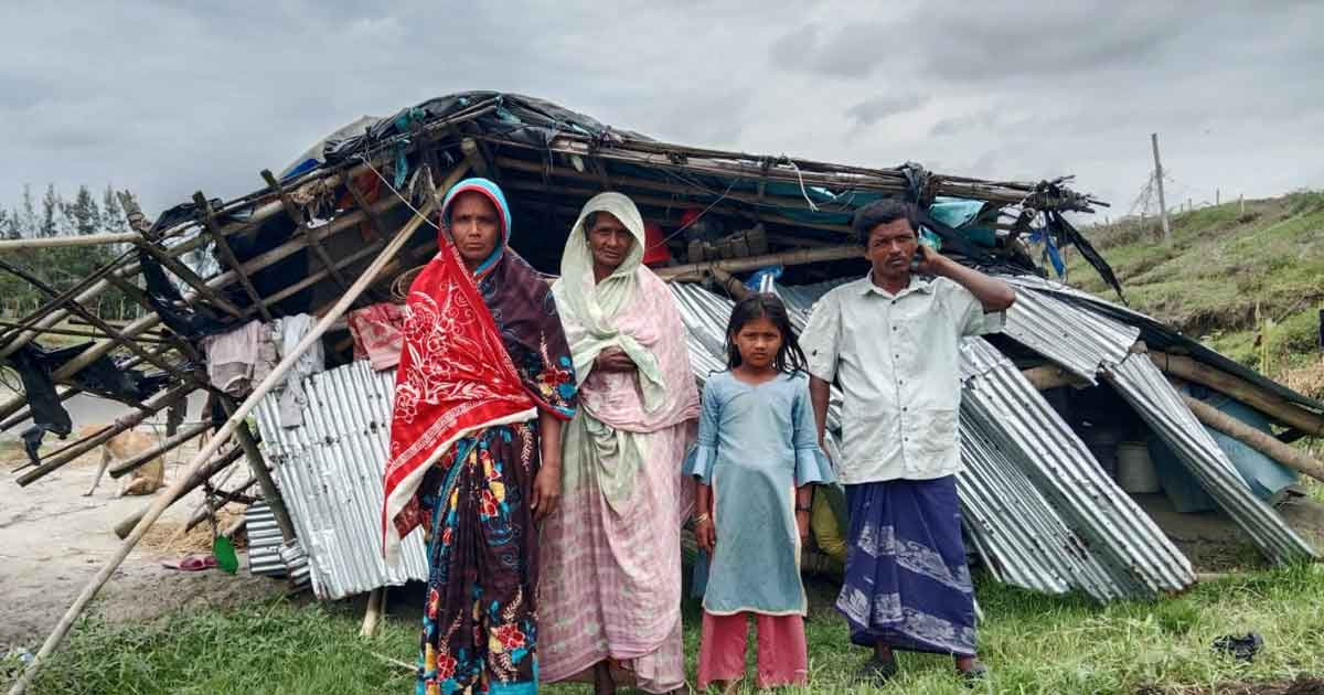 কালবৈশাখীর তাণ্ডবে শেষ আশ্রয়টুকুও হারালো পরিবারটি