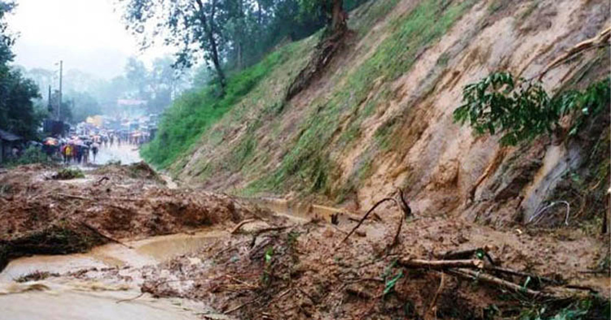 ৩২ জেলায় অতিভারী বর্ষণ, পাহাড়ধসের আশঙ্কা