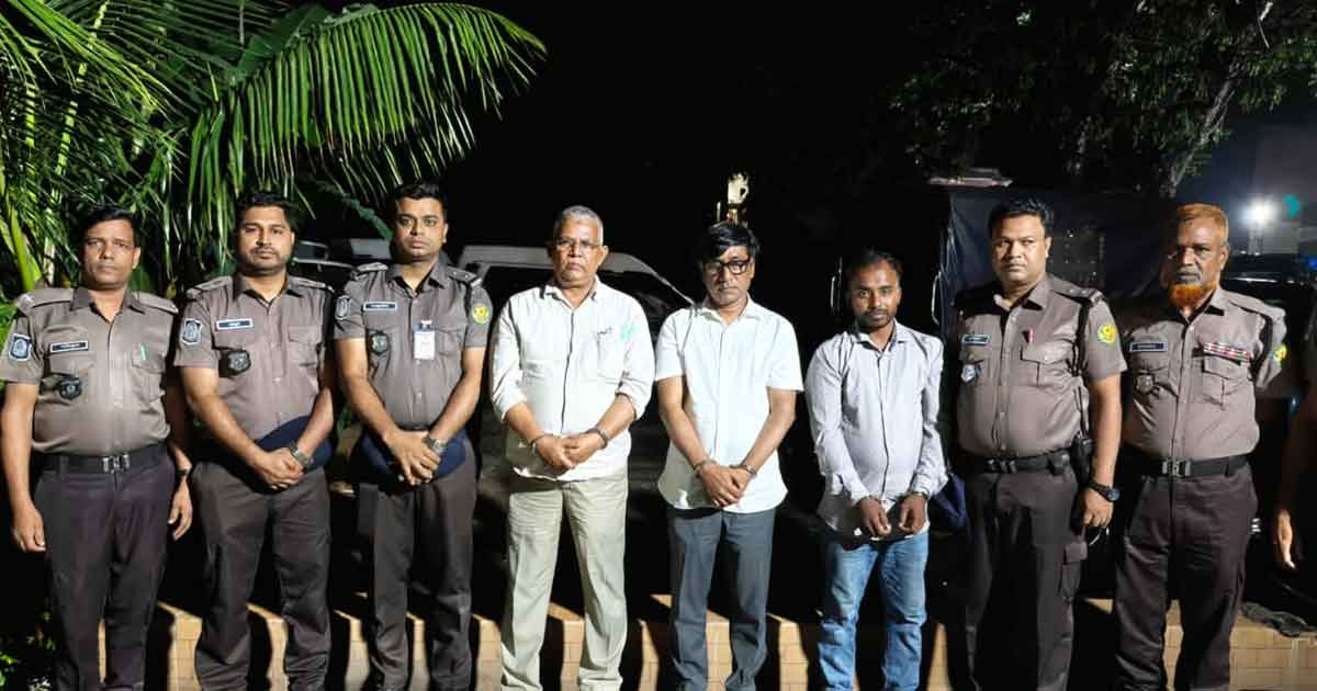 ৫ লাখ টাকার চুক্তিতে প্রাথমিক শিক্ষা অধিদপ্তরে আগুন দেয়া হয়, গ্রেপ্তার ৩