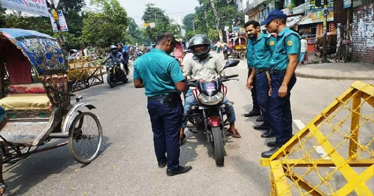 ট্রাফিক আইন লঙ্ঘনে একদিনে ডিএমপির ১৩৫৭ মামলা