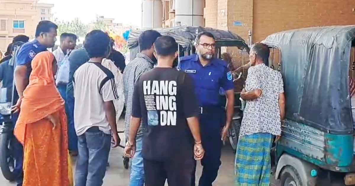 গোপালগঞ্জে বাসের চাপায় ভ্যানচালক নিহত