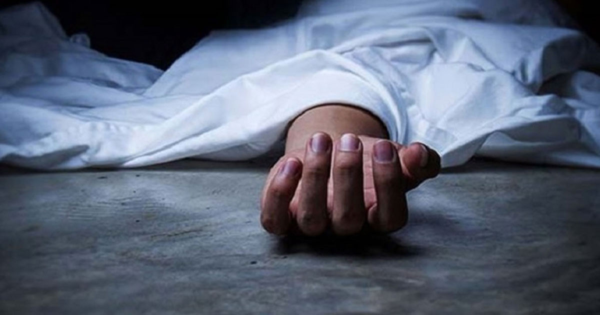 স্ত্রী ও ৪ সন্তানকে হত্যার পর নিজের কব্জি কাটলেন যুবক