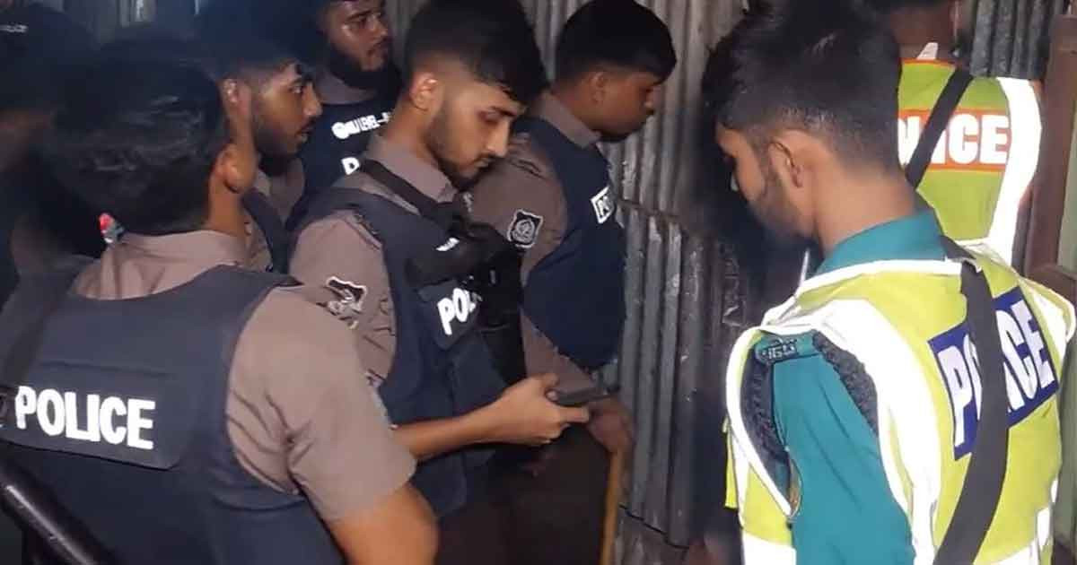 মাদকবিরোধী অভিযানে মিলল মাটির নিচে কক্ষ ও সুড়ঙ্গপথ