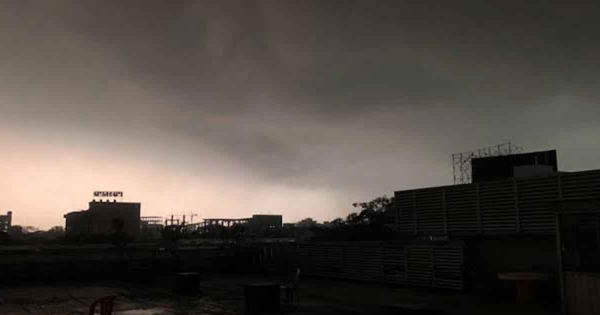সকালে আঁধার ঘনানোর সাথে সাথে যেসব জেলায় হতে পারে ঝড়