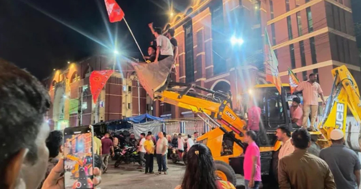 পশ্চিমবঙ্গেও নামল বুলডোজার