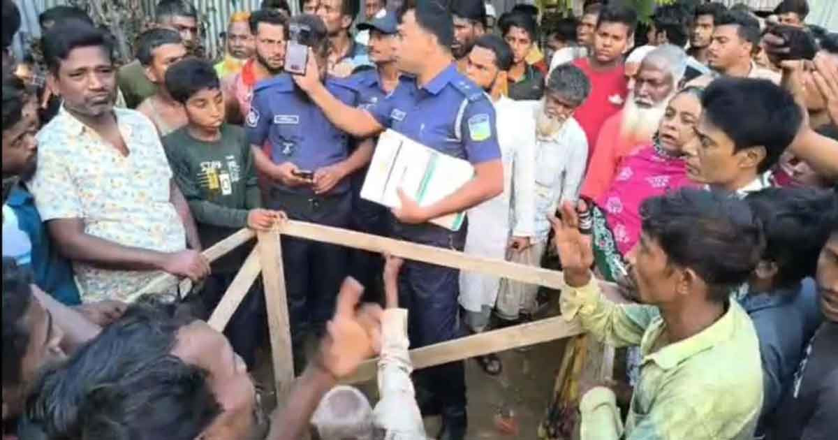 নিখোঁজের ২২ ঘণ্টা পর পাশের বাড়ির টয়লেটে মিলল কন্যাশিশুর মরদেহ
