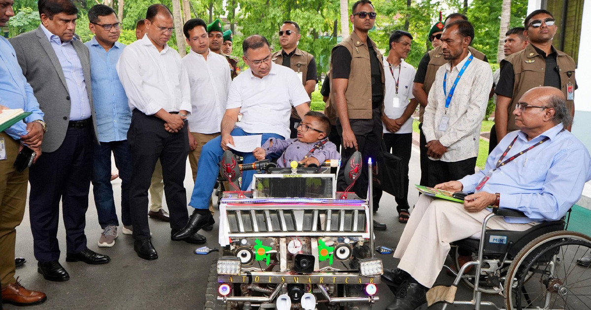 প্রতিবন্ধকতাকে জয় করে উদ্ভাবন, ওয়াকিমুলের স্মার্ট কারে চড়ে মুগ্ধ প্রধানমন্ত্রী তারেক রহমান