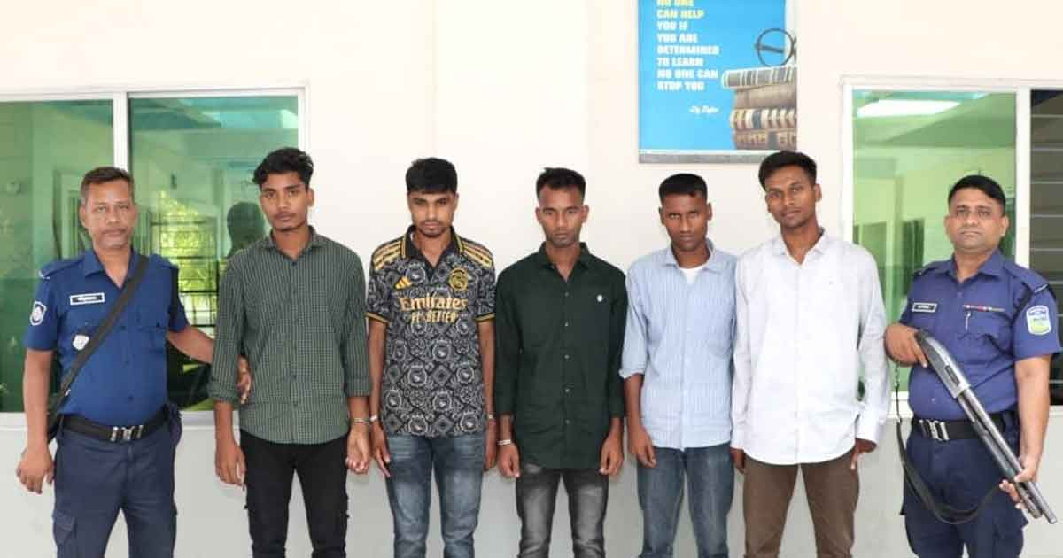 কনস্টেবল নিয়োগ পরীক্ষায় ১৮ লাখ টাকার চুক্তিতে ডিভাইস ব্যবহার, আটক ৫