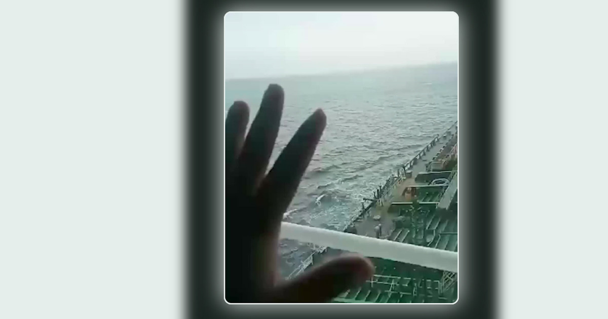 হরমুজ প্রণালীতে আটকে পড়া নাবিকদের পরিস্থিতি ভয়াবহ: ওয়াল স্ট্রিট জার্নাল