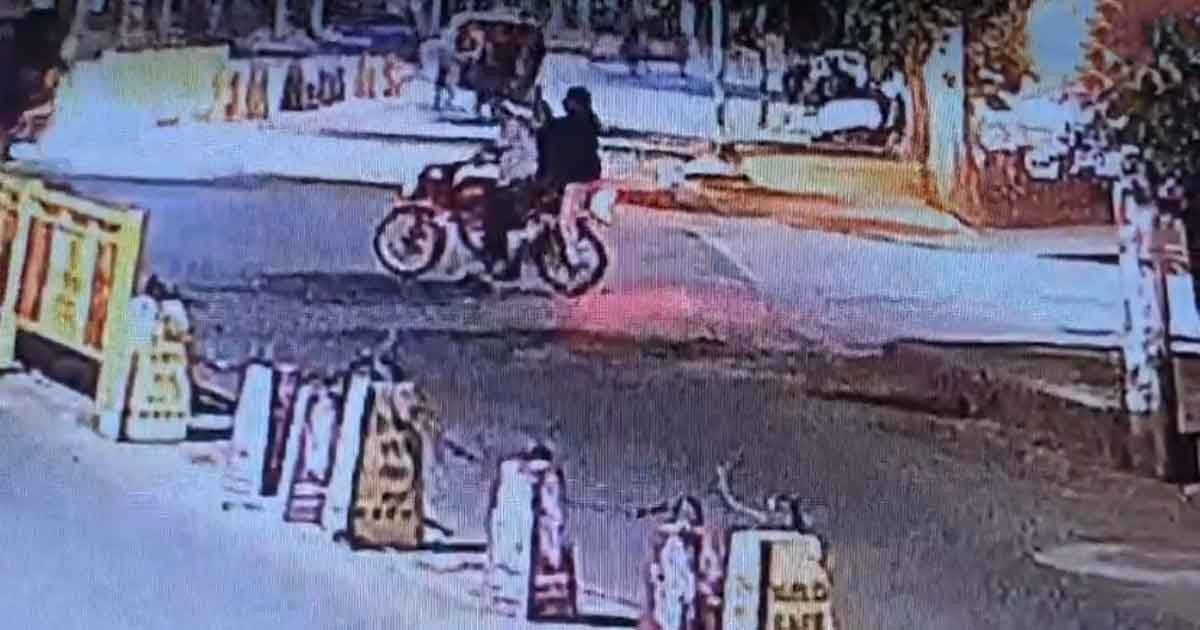 মোহাম্মদপুরে হামলার মুখে পুলিশ সদস্য, পাল্টা গুলিতে ছিনতাইকারী গুলিবিদ্ধ