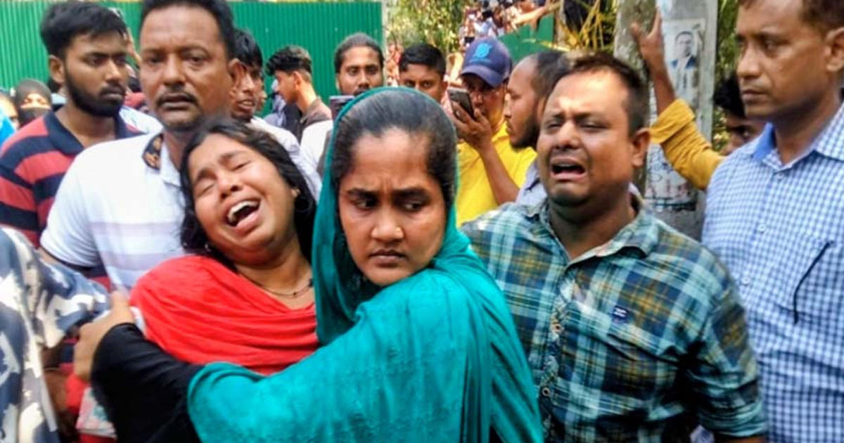 ‘চারজনকে গলাকেটে, আর ছোট মেয়েটিকে হত্যা করা হয় মুখ চেপে’